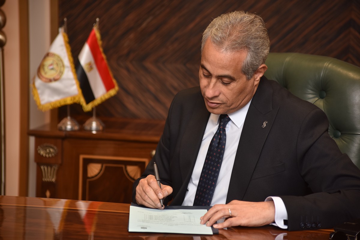 وزير القوى العامله 